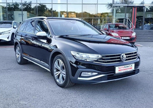 Volkswagen Passat cena 117900 przebieg: 140470, rok produkcji 2020 z Gryfino małe 631